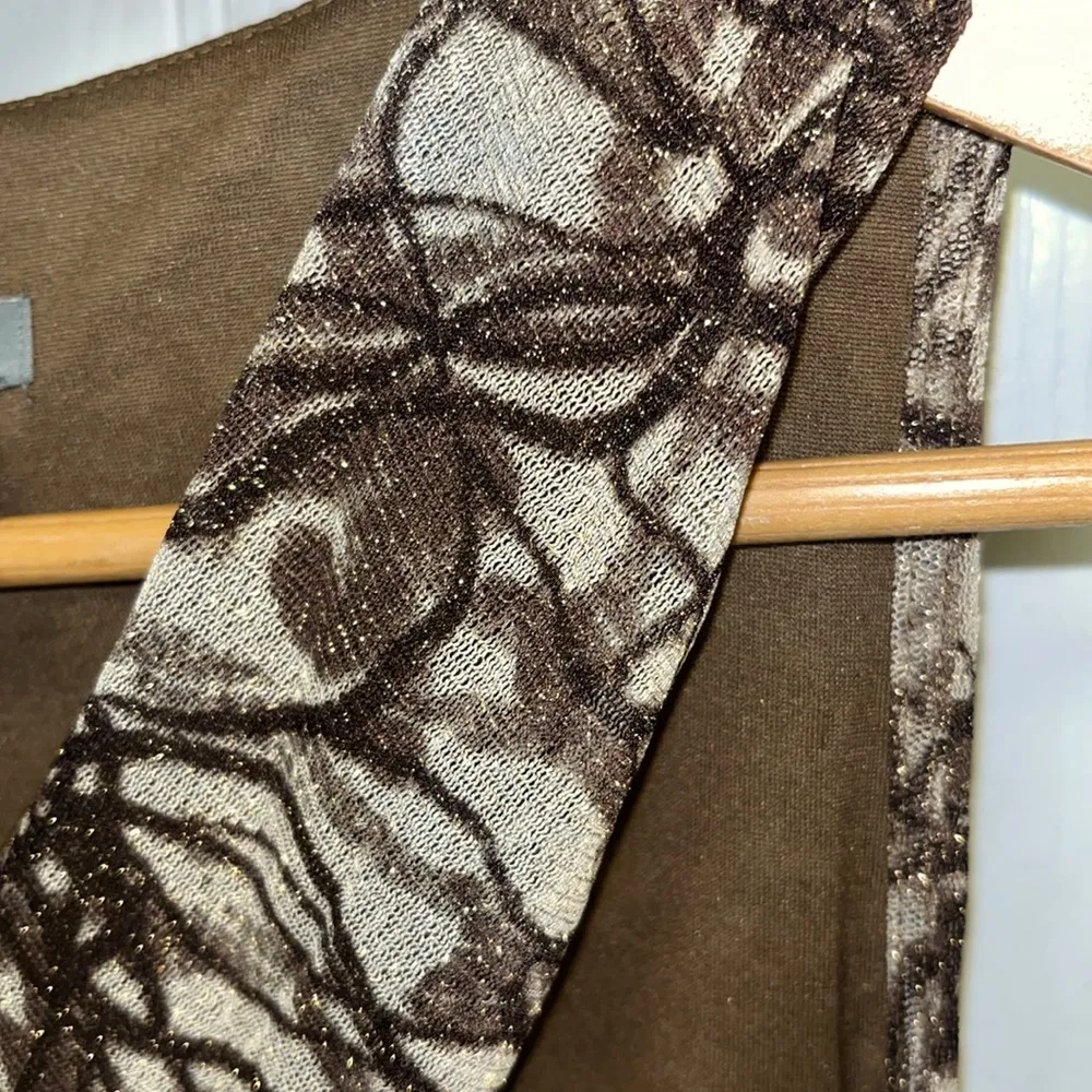 Ann Taylor Brown & metallic Gold Floral V-neck sleeveless blouse - Image 5