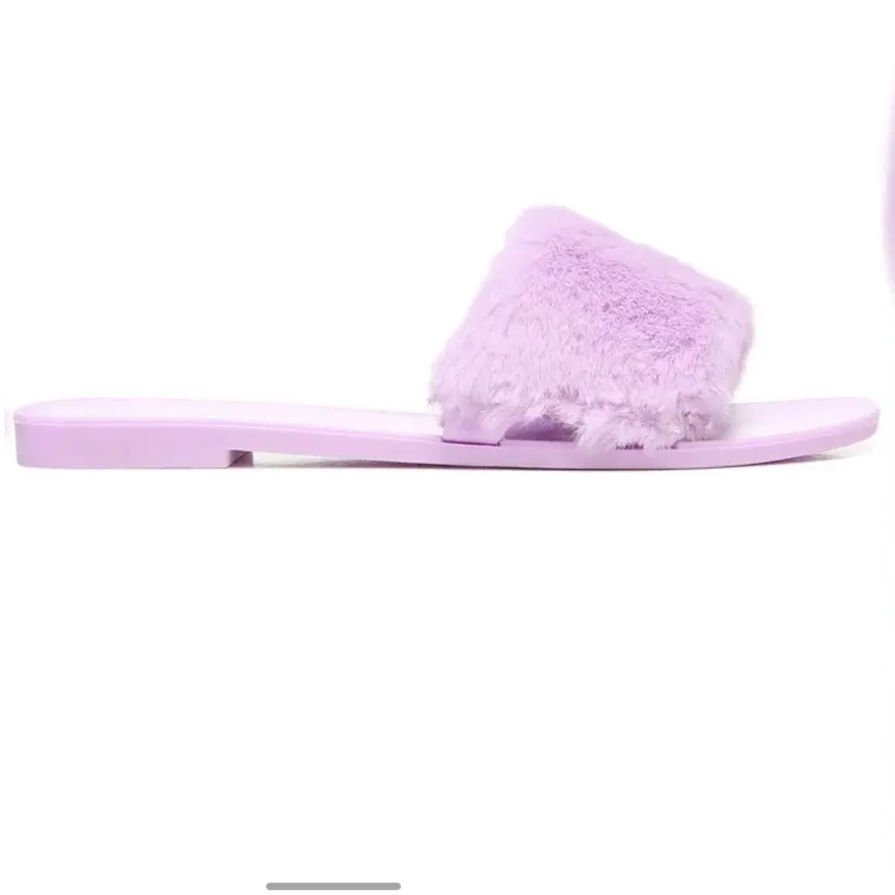 slide sandal or slippers faux fur lilac size 5M NIB - Image 2
