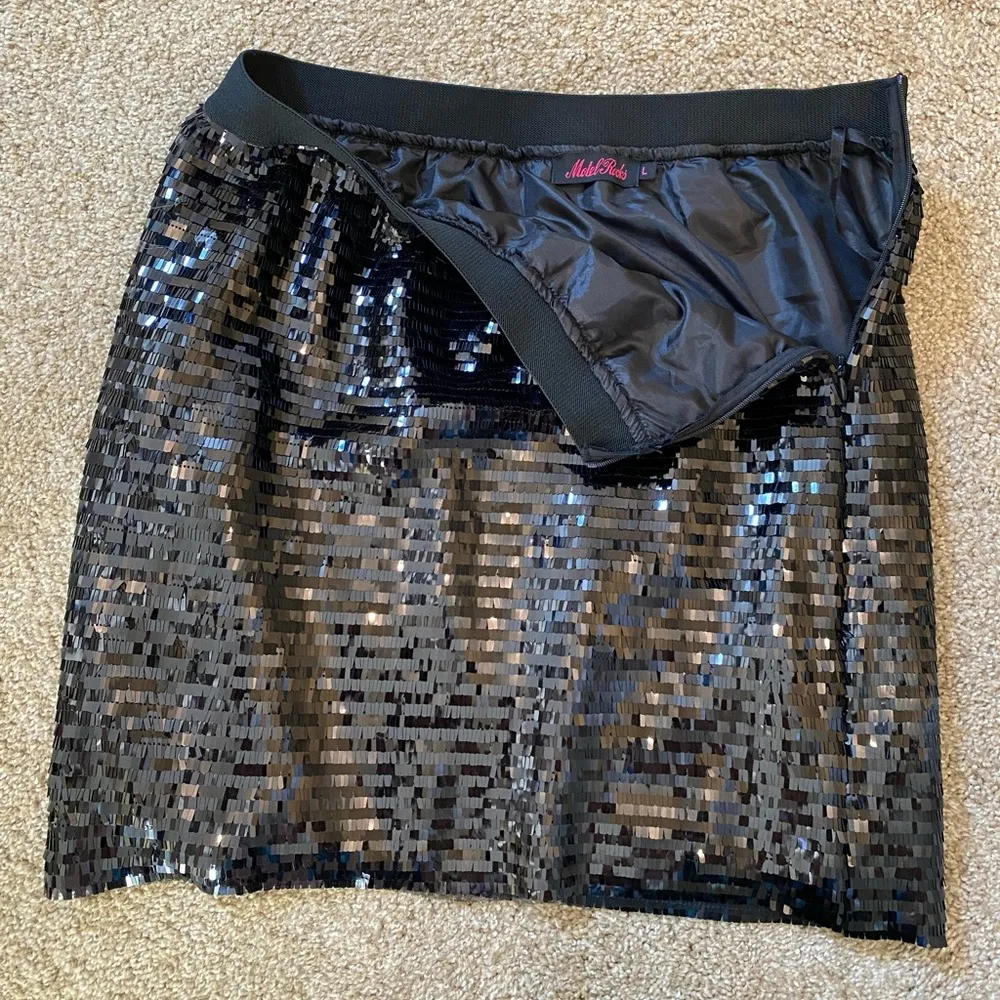 Black Sequin Mini Skirt - Image 3