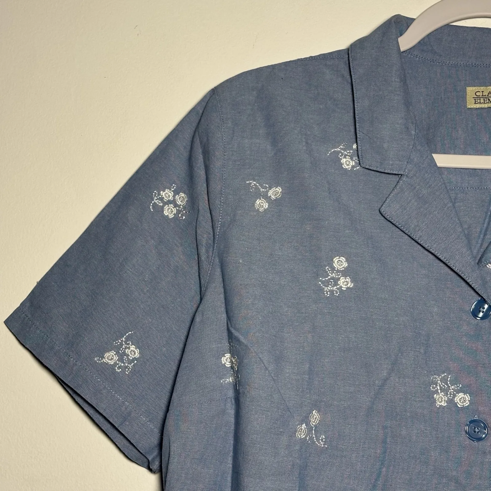 Classic Elements Blue Chambray Floral Embroidered Button Up Shirt Top L G 14 16 - Image 9