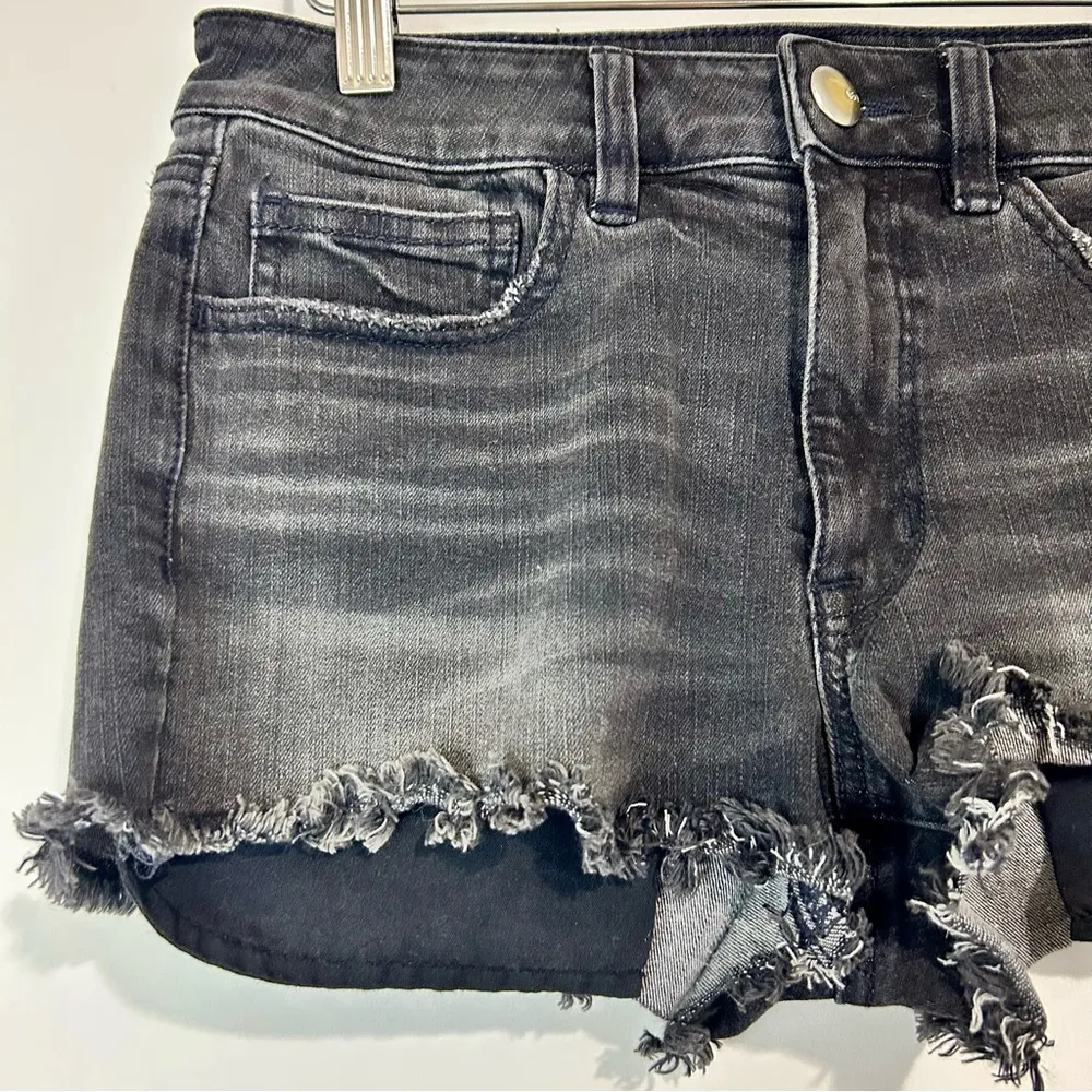American Eagle Women’s Hi-Rise Shortie Distressed Denim Shorts Black Size 6 EUC - Image 2