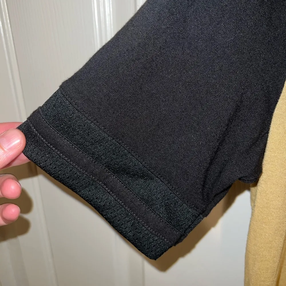 Las Vegas Golden Knights NHL women’s sz large t - Image 3