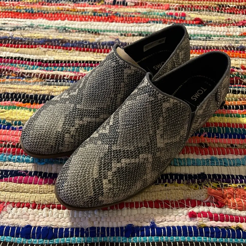 NEW Toms Shaye Snakeskin Leather Slip On Loafer Shoes Womens Size 10 - Image 7