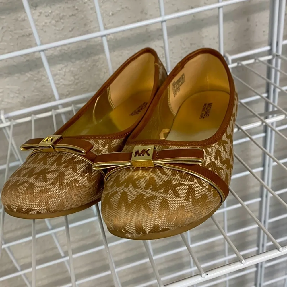 Micheal kors ballet flats Size: 4 - Image 3