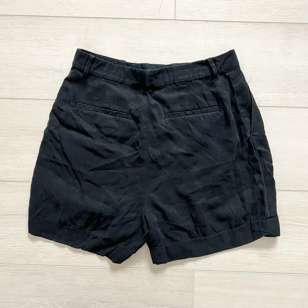 Everlane Pleated Shorts in Black | Size 6 - Image 3