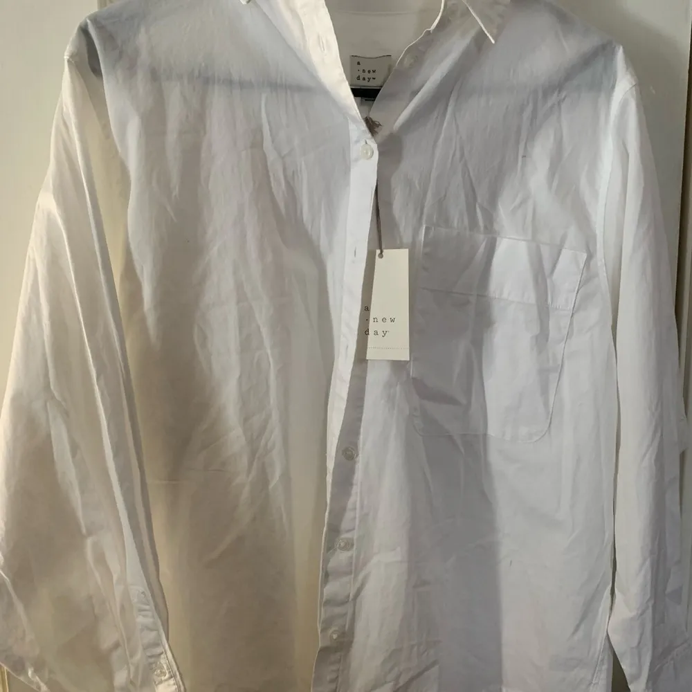 Women's Long Sleeve Oversized
Button-Down Boyfriend Shirt - NWT Sz XS - Image 2