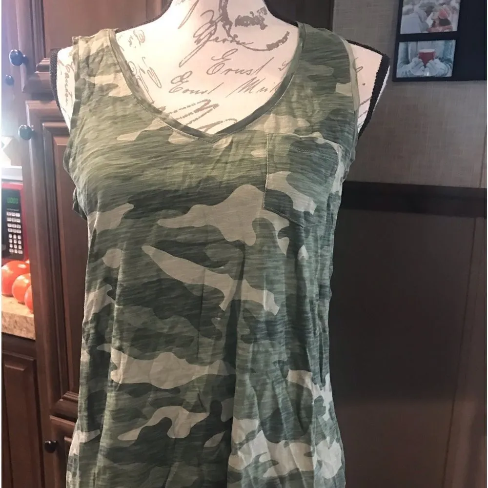 Old Navy Camouflage Tank Top Green Size Medium - Image 2