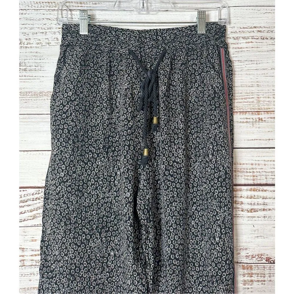 ETT:WA Anthropologie Women's Floral Print Side Stripe Capri Pants Black Size XS - Image 2