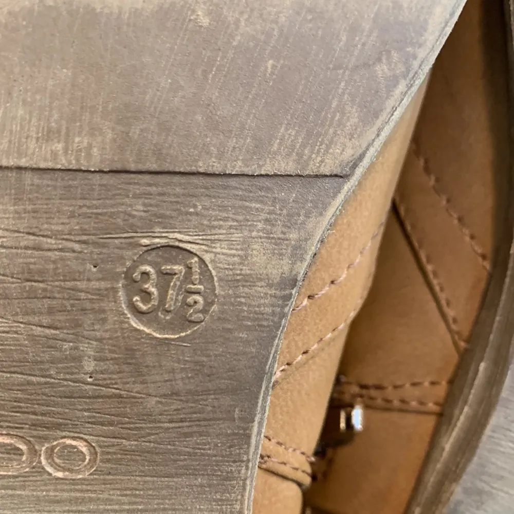 ALDO Buckle And Zip Detail Flat Boots Camel Color Size 37.5 - Image 12