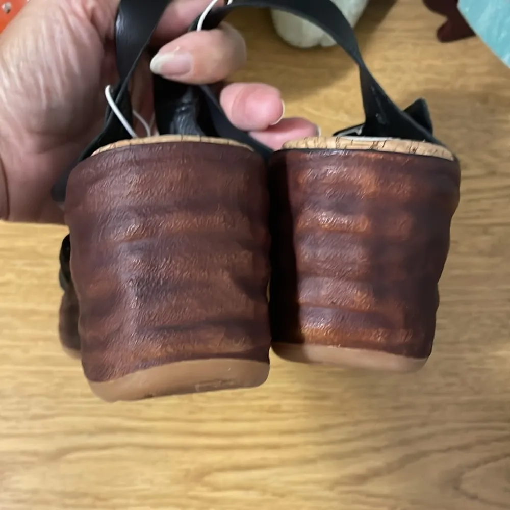 🍾🍾🍾BOGOHO 🍾🍾🍾Korks Brand Black Sandals with Elegant Design - Image 7