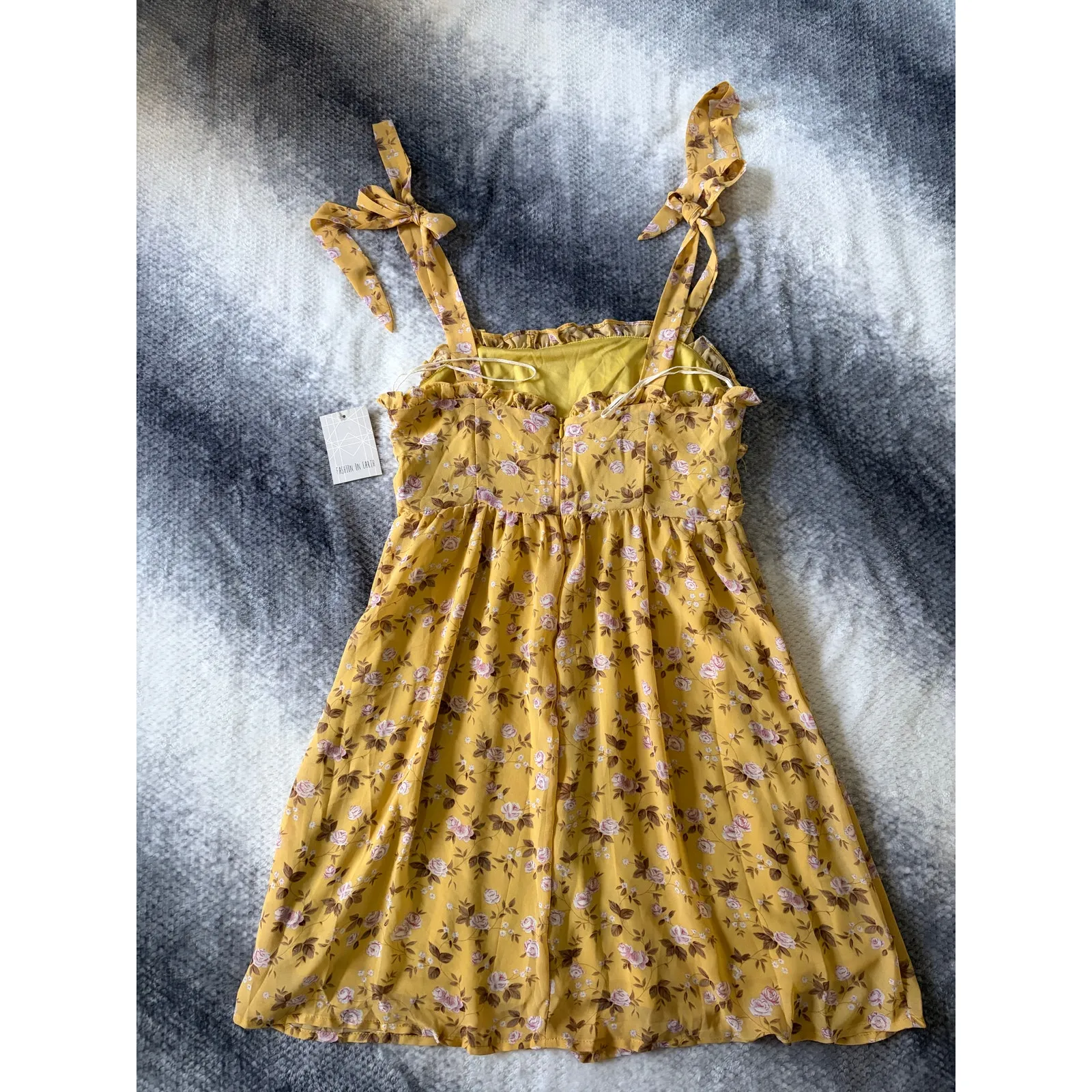 Fashion on Earth Gold Flower Tie Strap Ruffle Mini Summer Dress Size Small - Image 2