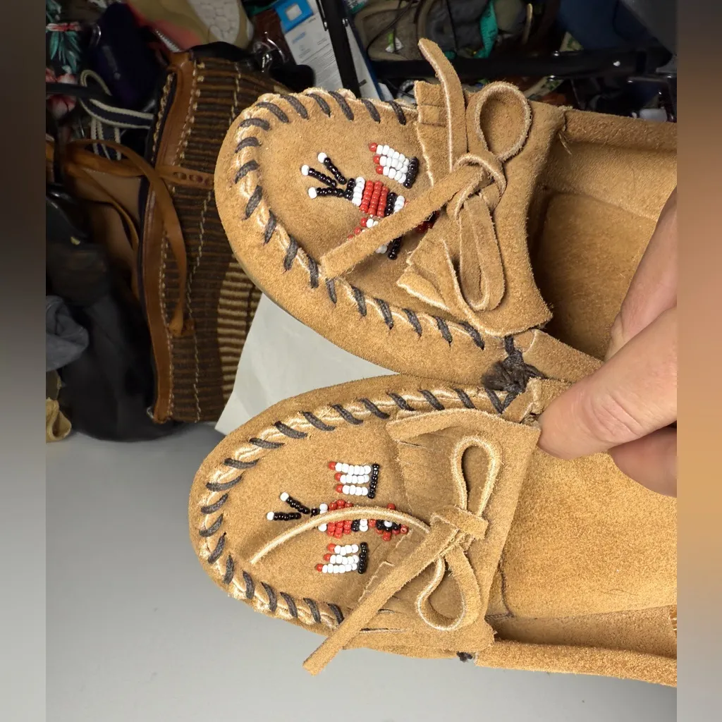 Minnetonka Thunderbird Animikii Suede Beaded Hardsole Moccasin Size 8 Womens - Image 3