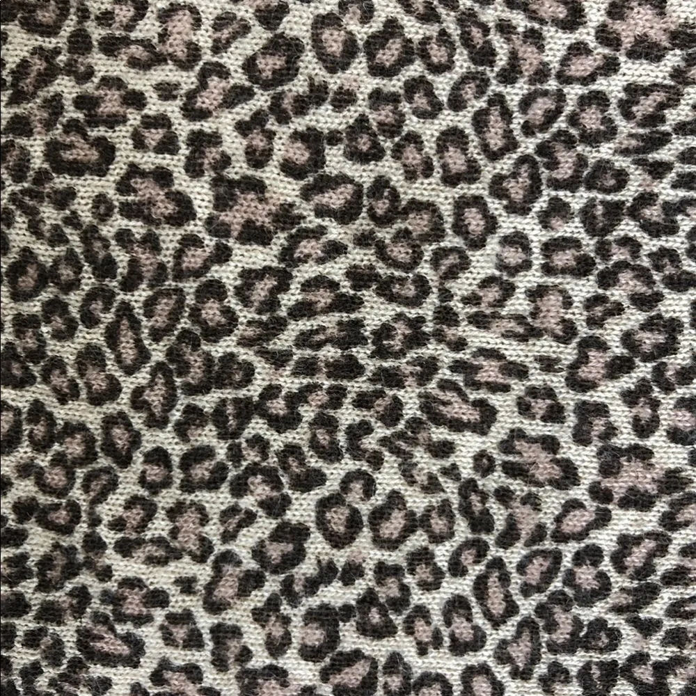 Bisou Bisou leopard cheetah top sz M - Image 4
