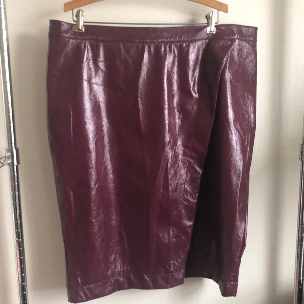 NINA PARKER FAUX LEATHER BURGUNDY SKIRT. Red Size 14 - Image 2