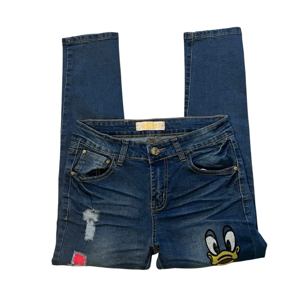 Tales Distressed Donald Duck Embroidered Character Skinny Ankle Jeans, Sz 28 Blue - Image 9