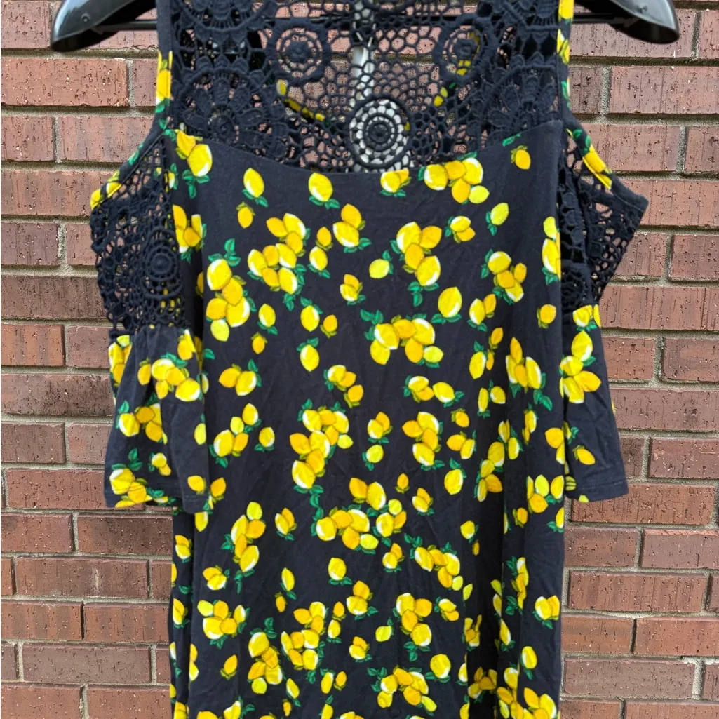 Cupio Lemon Cold Shoulder Summer Top Crochet Navy Yellow Size Medium New - Image 5