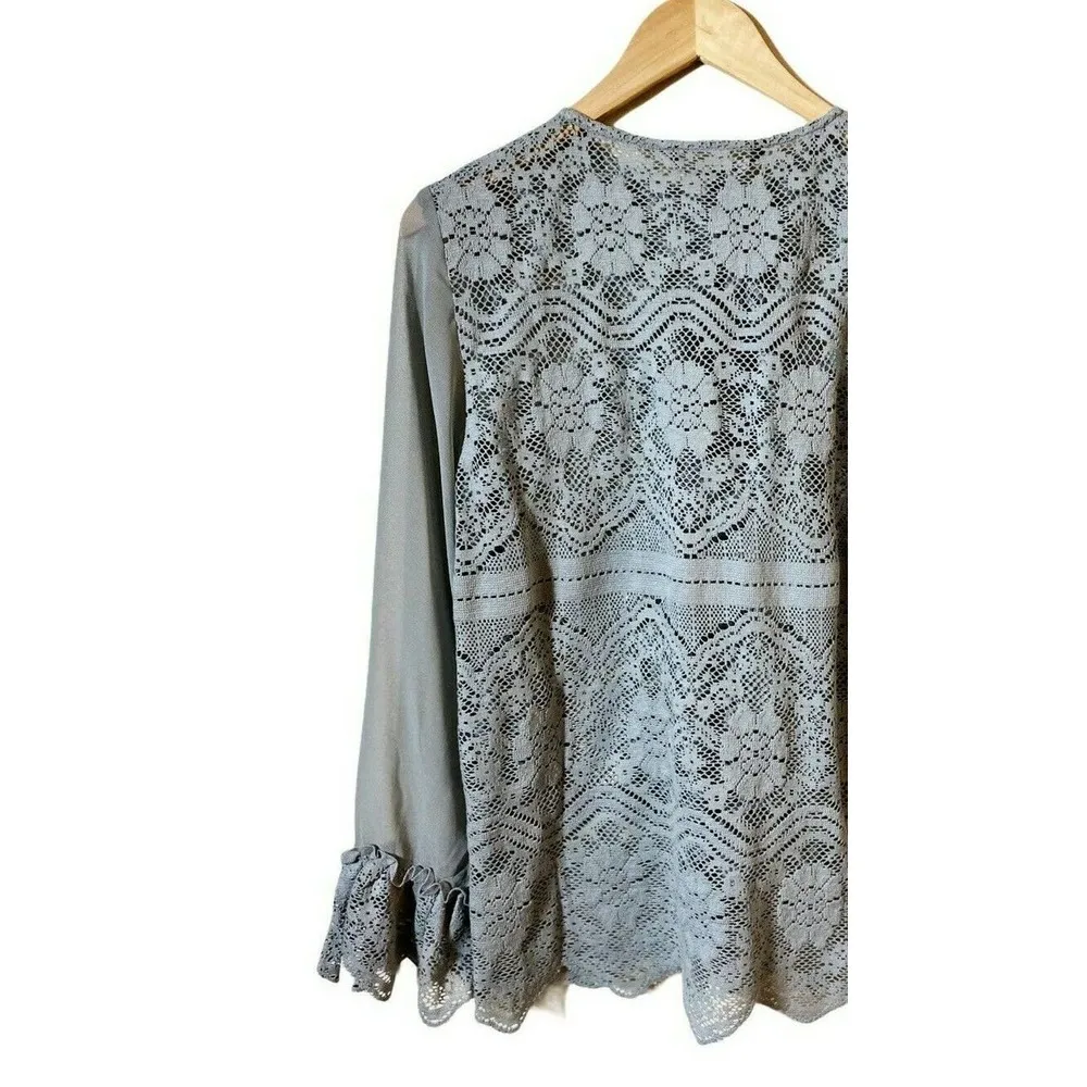 WALTER BAKER Blouse Ruby Gray Lace Button Down Top Long Sleeve Ruffles Medium - Image 4