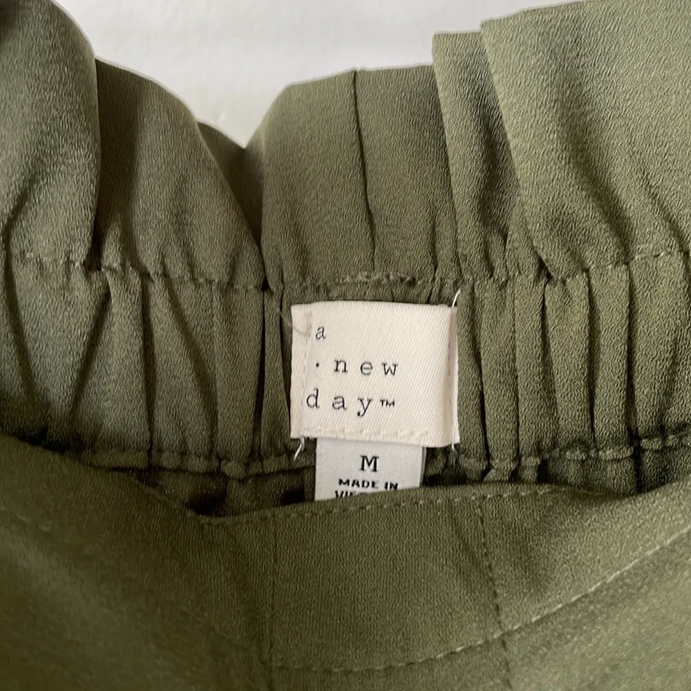 A New Day Olive Green High Waist Wide Leg Pant Paperbag Waist No Belt Sz Medium - Image 7