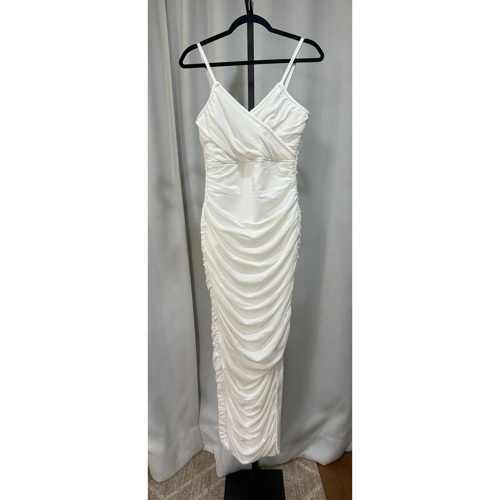 Elliatt Pippa Dress White Size Small Lightly Worn Flattering Ruched Fabric Comfy - Image 2