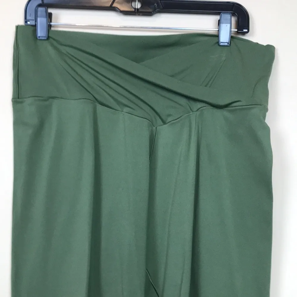 Aerie Offline Women’s Real Me Bike Short High-Rise 7” Inseam Crossover Waist - Image 2