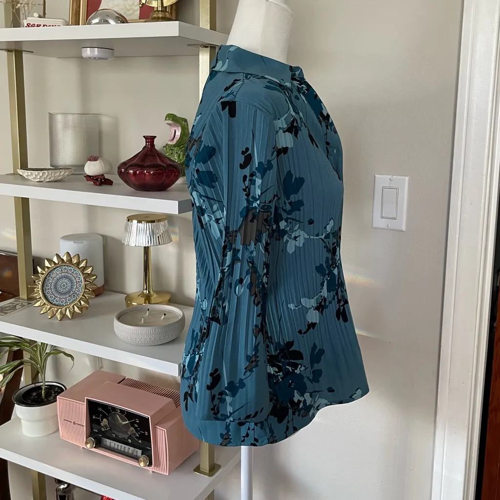Floral Blue Button-Up Women's Top Size S - Image 4