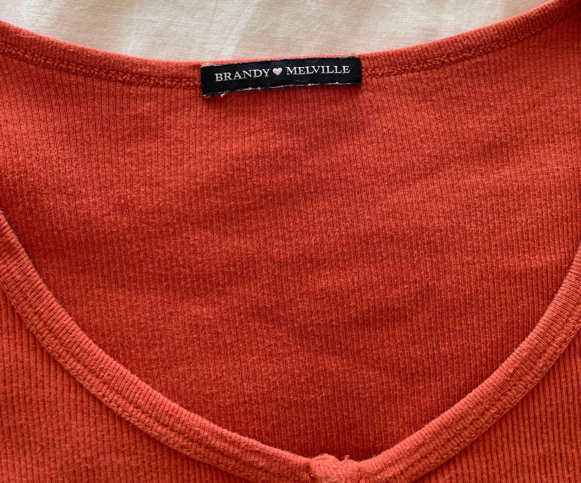 Brandy Melville T-shirt Cropped - Image 3