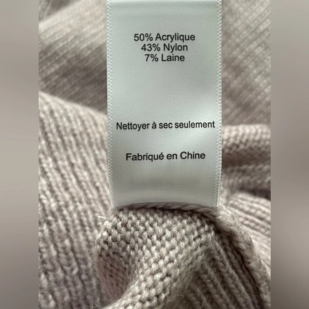 Astr Lilac V-Neck Sweater - Image 7