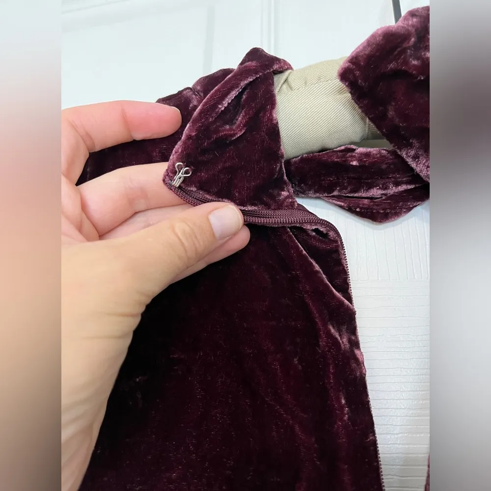 Theory Velvet Choker Neck Cut-Out Blouse Sz S Dark Currant - Image 12