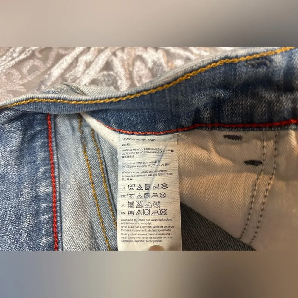 Tommy Hilfiger 28x32 Slim Tapered Jeans - Image 12