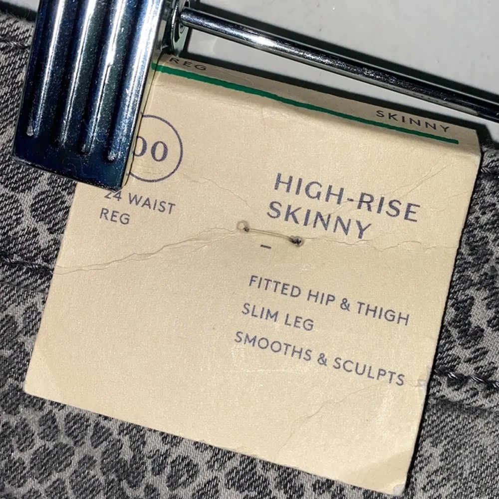 Universal Thread jeans gray snake print reptile skinny high rise 24 waist 00 NEW - Image 4