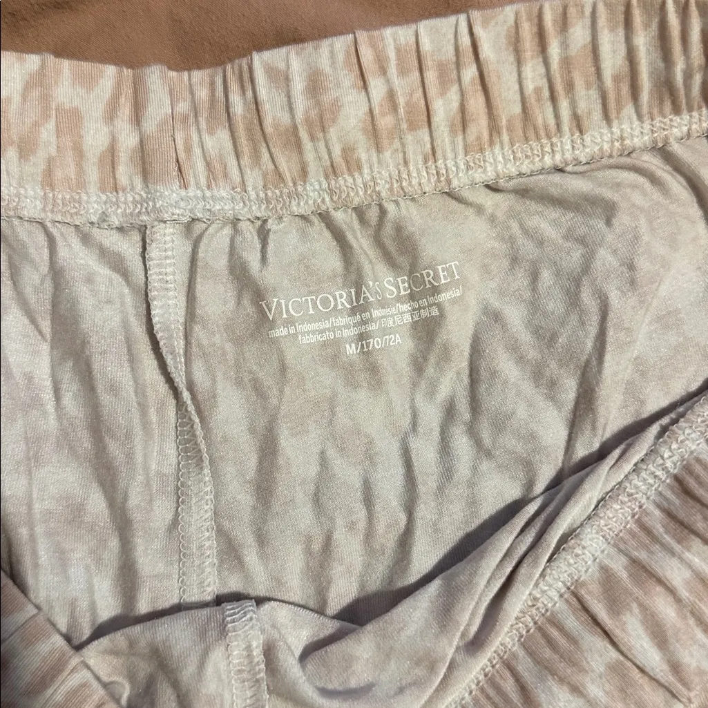 Victoria's Secret Pink & Beige Lounge Shorts Medium - Image 3