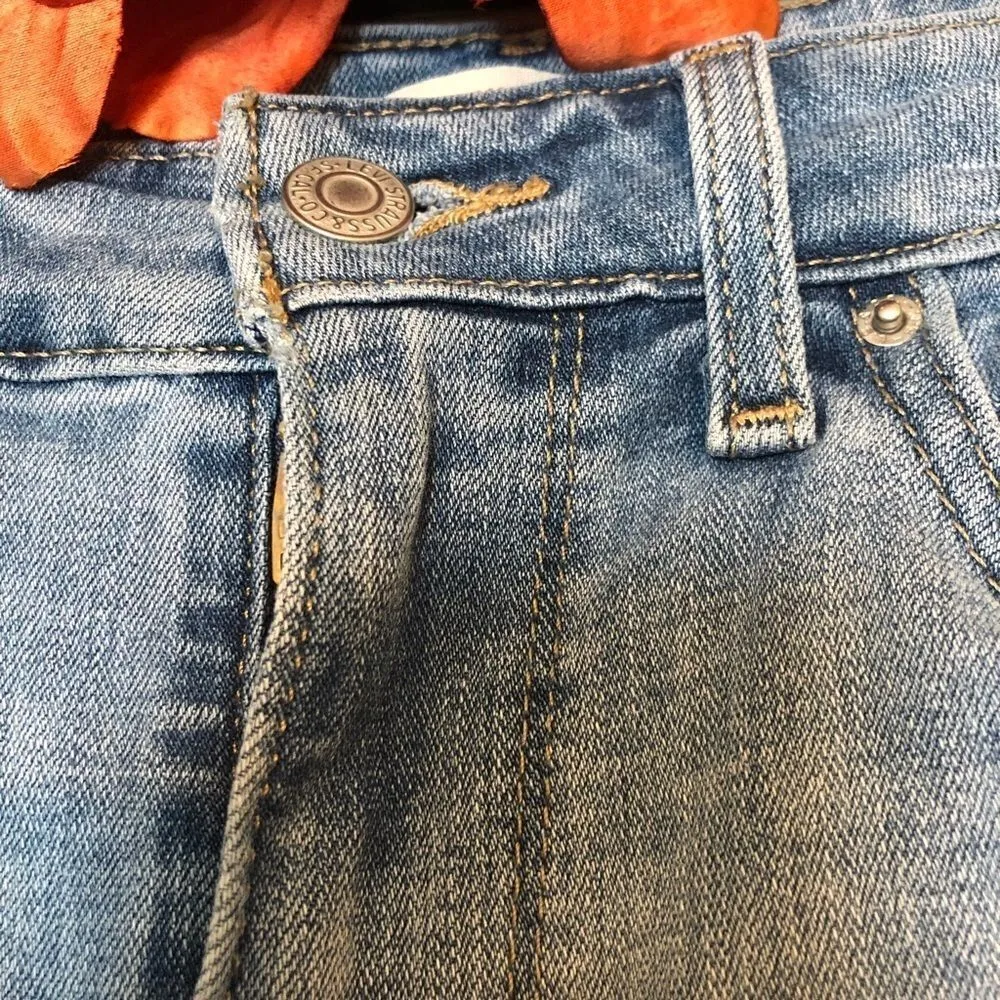 Levi skinny 711 size 27 - Image 3