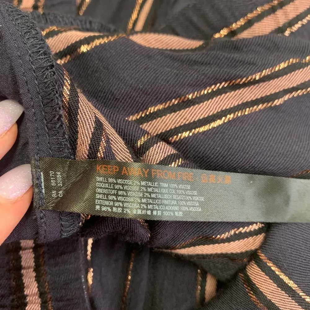 Anthropologie navy blue & mauve striped shorts size M - Image 5