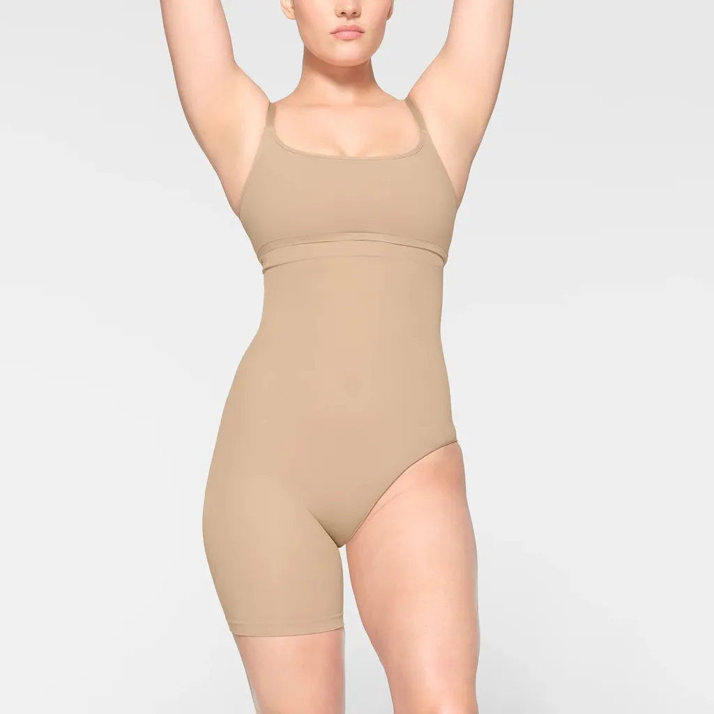 Skims Seamless Sculpt Solution Short Left Leg Exposed Size M NWOB - Image 4