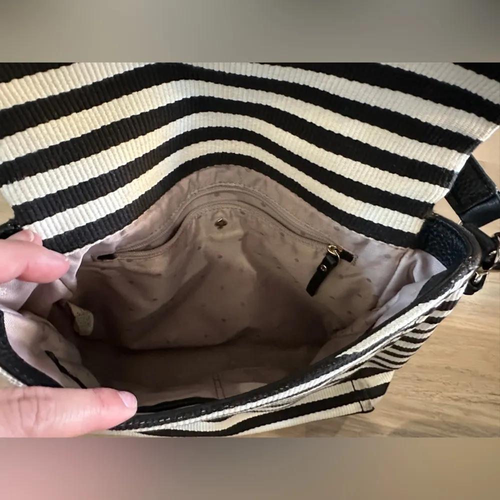 Kate spade cobble hill toddy bag black white striped purse - Image 4