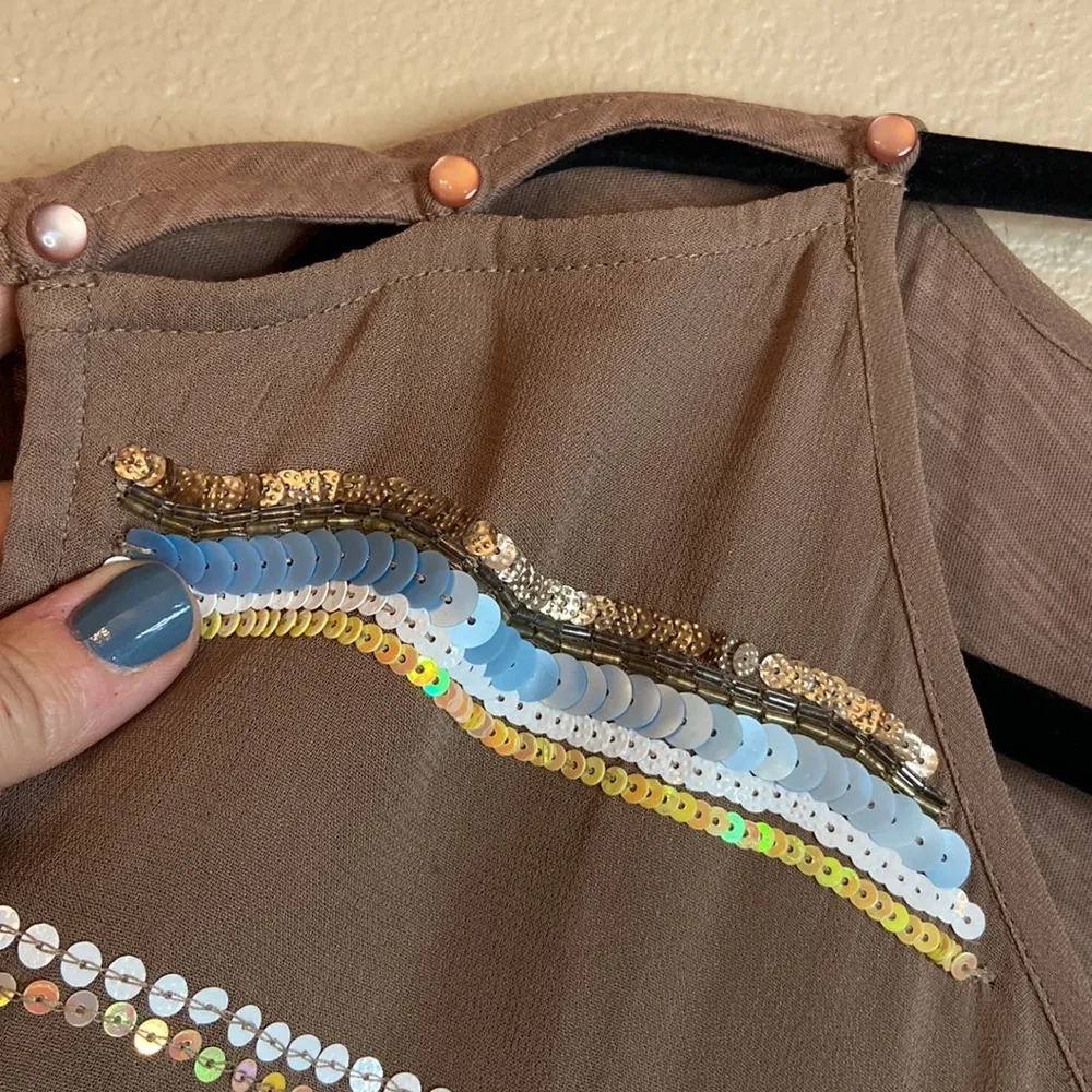 DELETTA ANTHROPOLOGIE S Sequined Beaded Sleeveless Cap Sleeve Shirt Top Tan Blue - Image 2