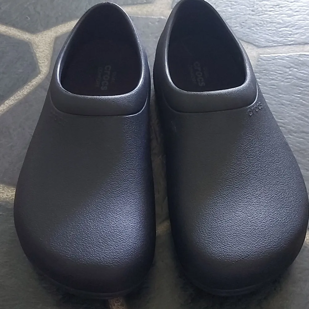 Crocs Black Slip Resistant Work Clogs SIZE 8M 10W - Image 2