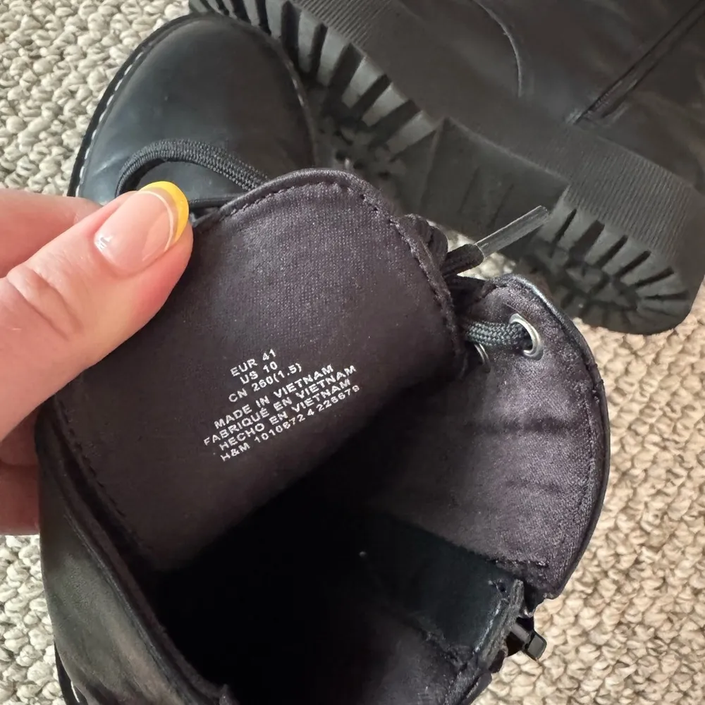 H&M Divided Women’s 10 Black Shiny Gloss Combat Platform Boots - Image 9