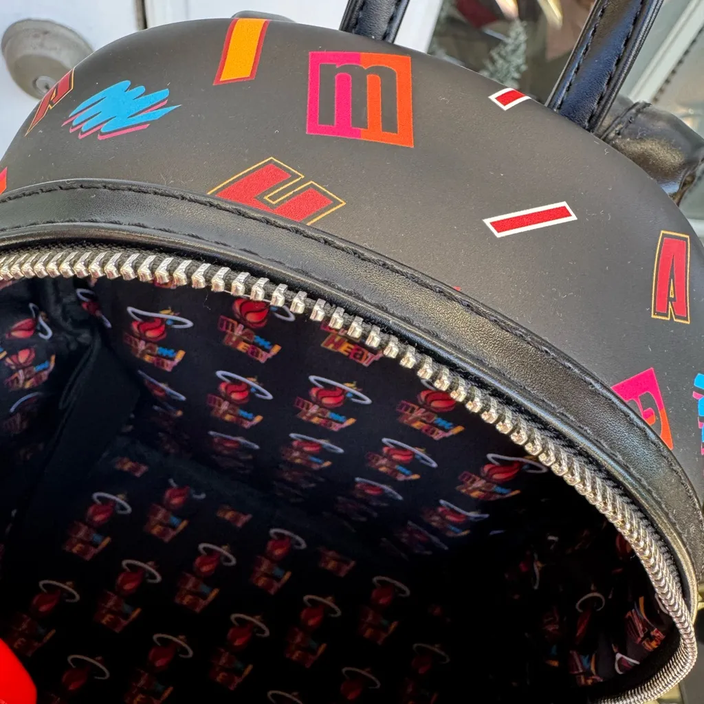 🥳Loungefly NBA Miami Heat Black Mini Backpack - Image 4