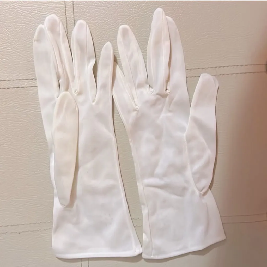 Vintage Nylon White Embroidered Gloves - Image 3