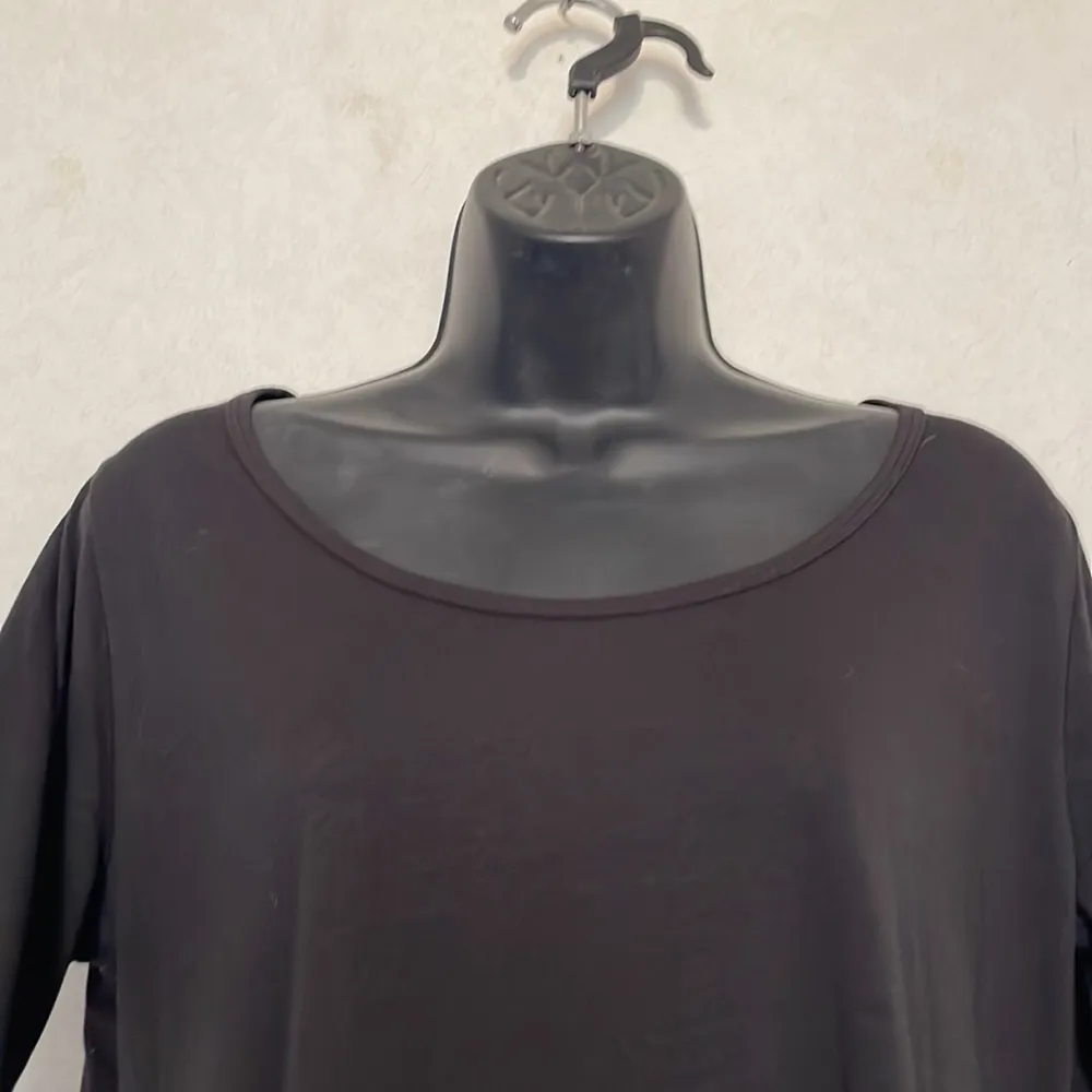 LuLaRoe size medium black, scoopneck, long sleeve tee. Used. - Image 3