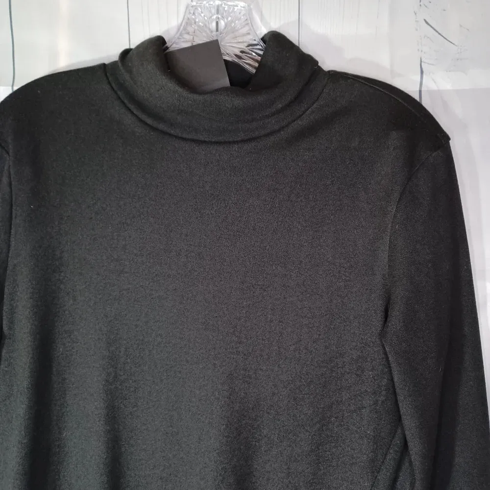 FHQ long sleeve turtle neck dress with slit on the side NWT Black Size M - Image 5