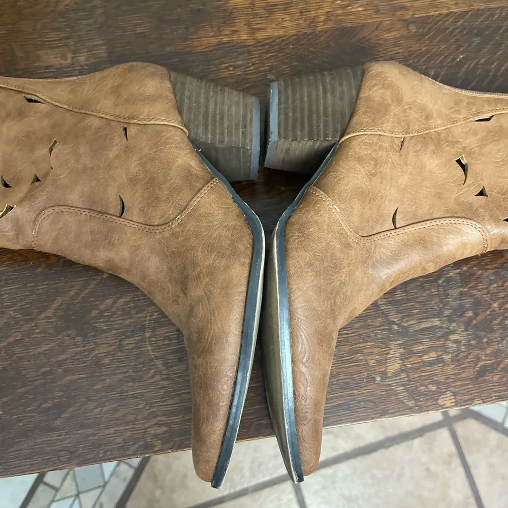 Brown Heeled Boots with Rustic Western Charm Size 8 - Image 5