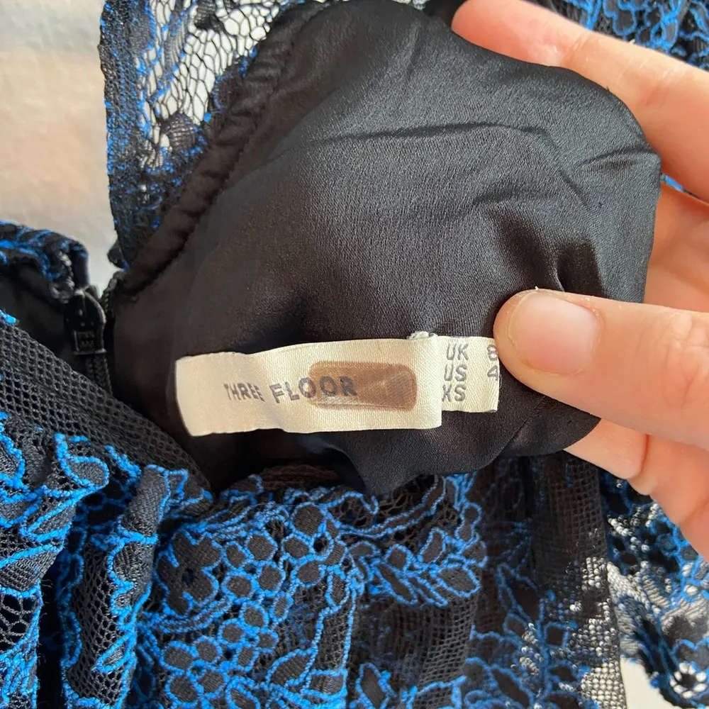 Three floor LACE DETAILED JUMPSUIT IN BLACK size 4 - Image 4