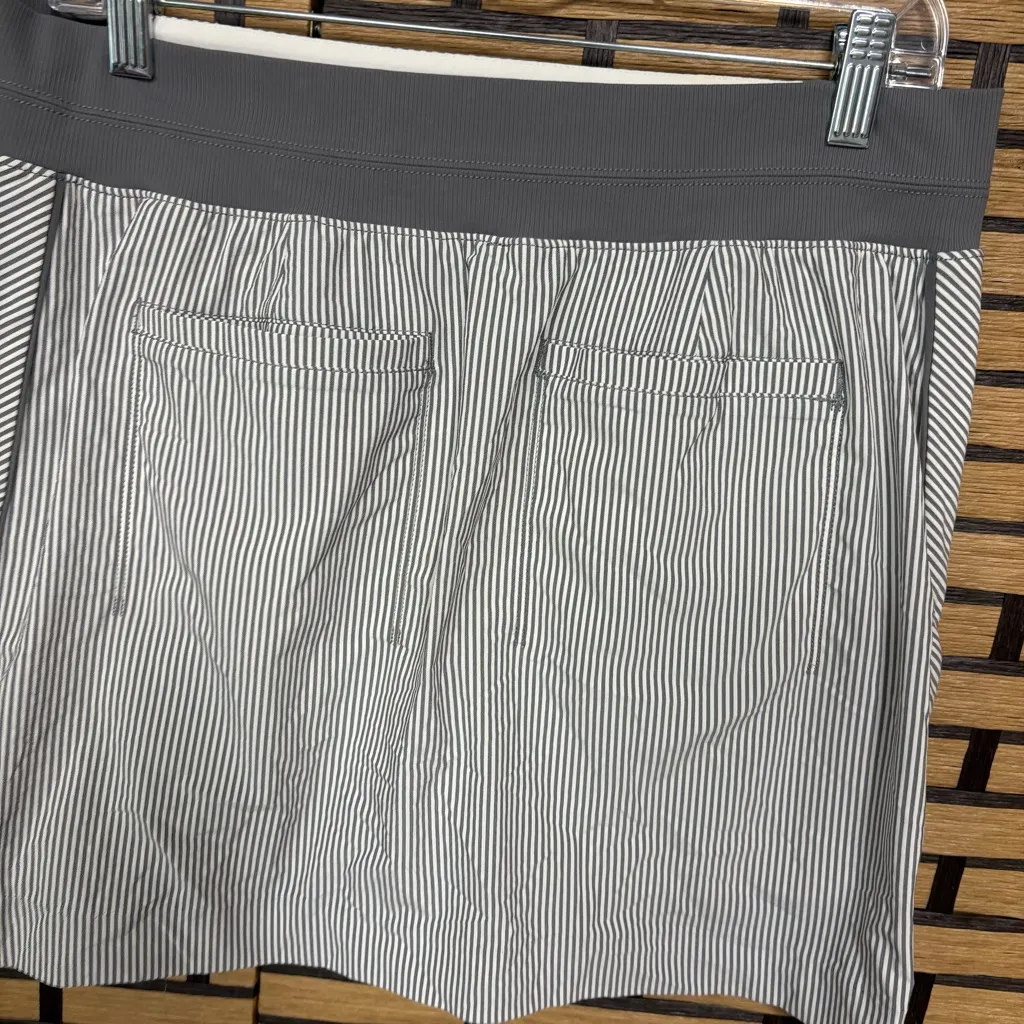 Athleta Brooklyn Gray And White Stripe Skort Size 10‎ - Image 4