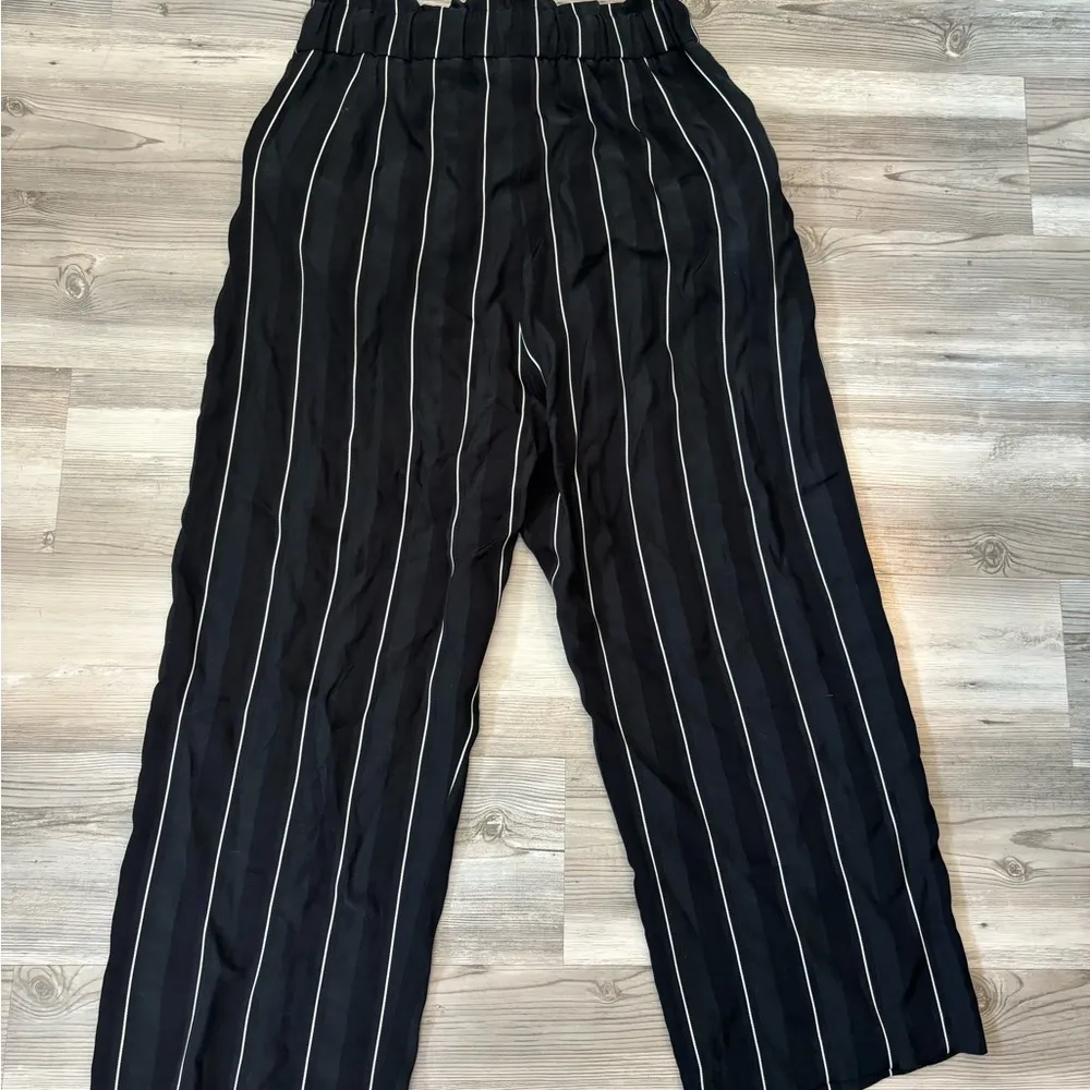 Demoo Paper bag style pants size Small Black - Image 2