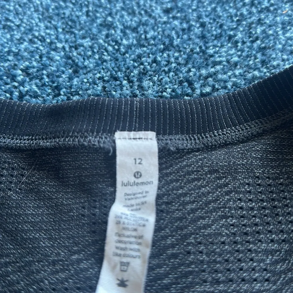 Lululemon Swiftly Breathe Short Sleeve Camo
Vented Camo Black / Asphalt Grey - Image 6