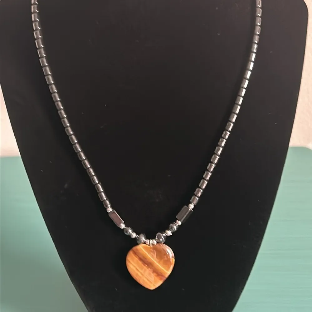 New Hand Crafted Heart Shaped Tiger’s Eye and Hematite Bead Necklace Brown - Image 7