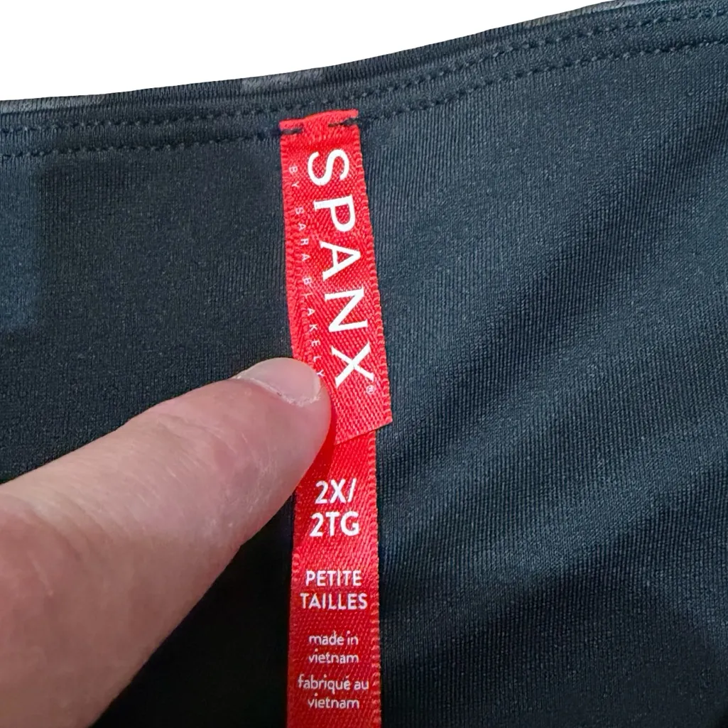 🖤 NWT SPANX Faux Leather Camo Leggings Matte Black 2X Petite - Image 4