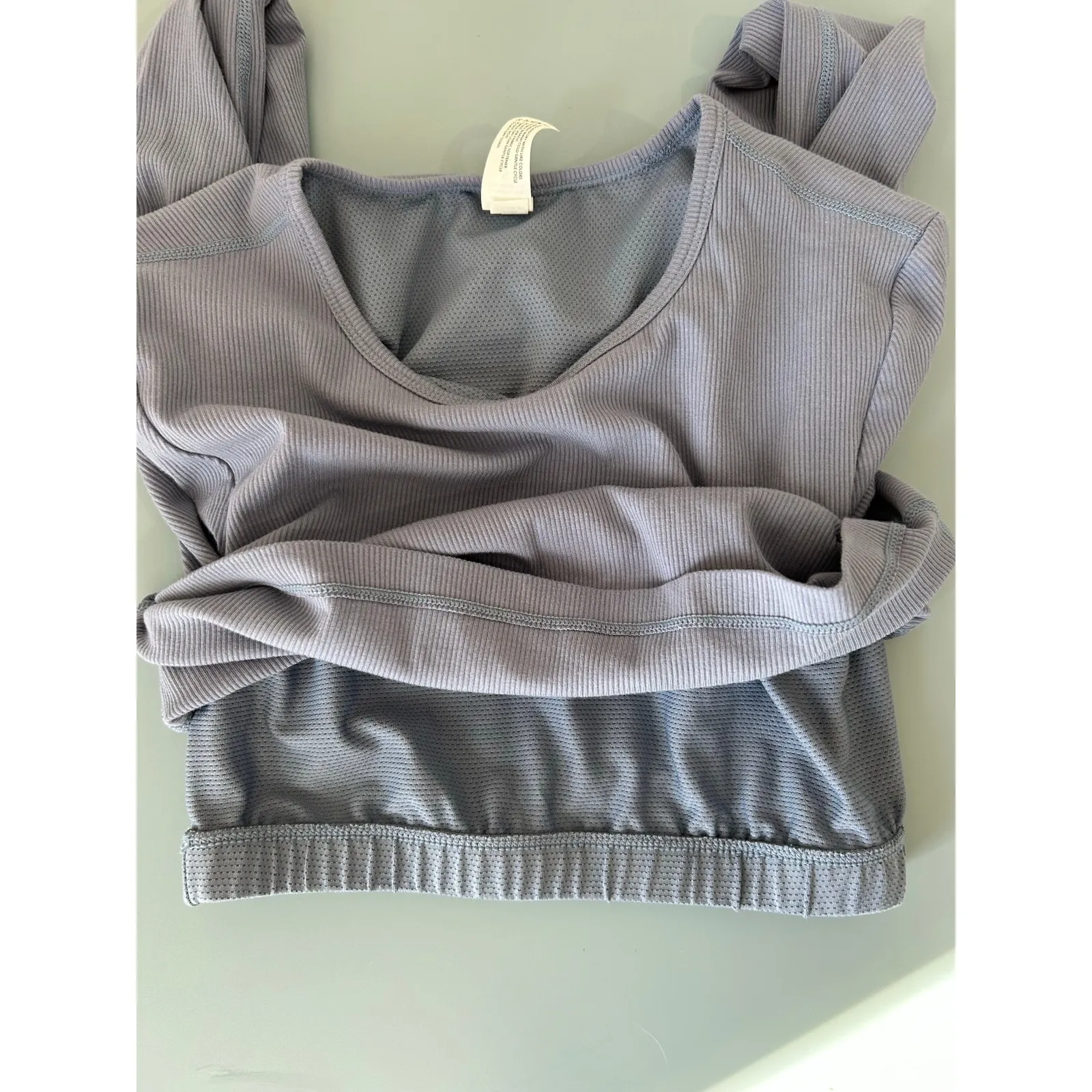 Yogalicious heavenly ribbed Kathleen crop top  size S blue built in bra - Image 5